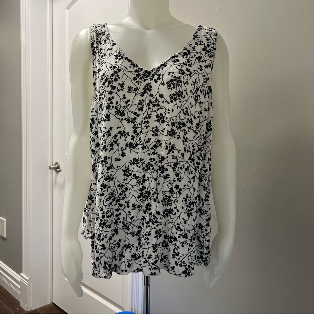 Motherhood Monochrome Floral Sleeveless Top